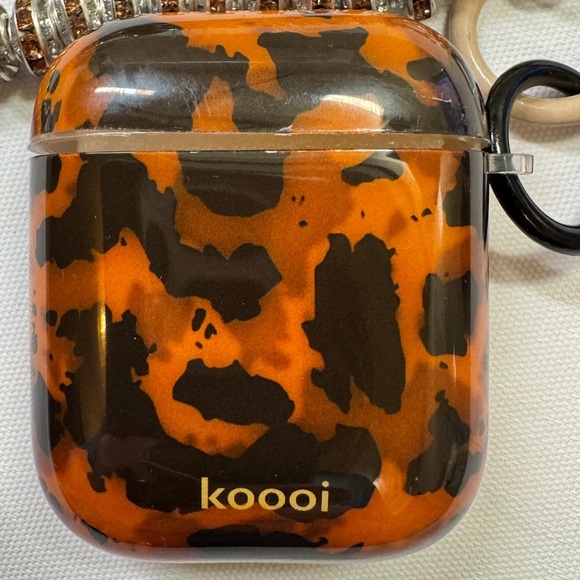 Tortoiseshell AirPods Case With Rhinestone Bracelet Strap - Picture 8 of 12